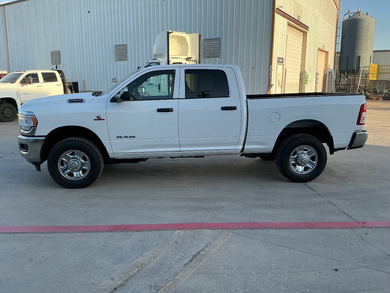 Used 2022 RAM 2500 Tradesman w/ Chrome Appearance Group AWD/4WD image 9