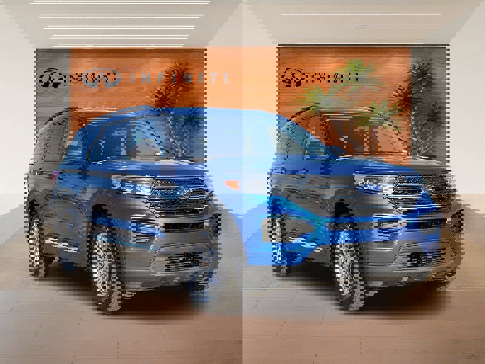 Used 2022 Ford Explorer XLT image 3