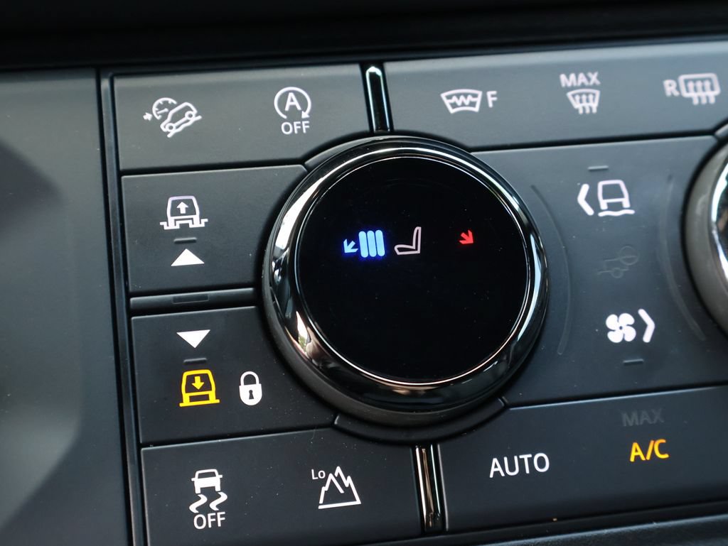 Used 2025 Land Rover Defender 110 AWD/4WD image 36