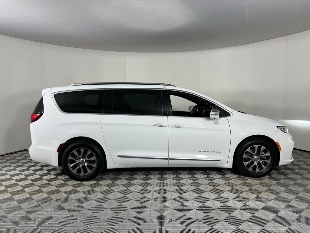 Used 2022 Chrysler Pacifica Pinnacle image 5