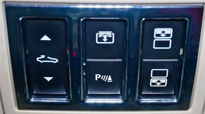 Used 2016 Jaguar XJ L Portfolio image 29