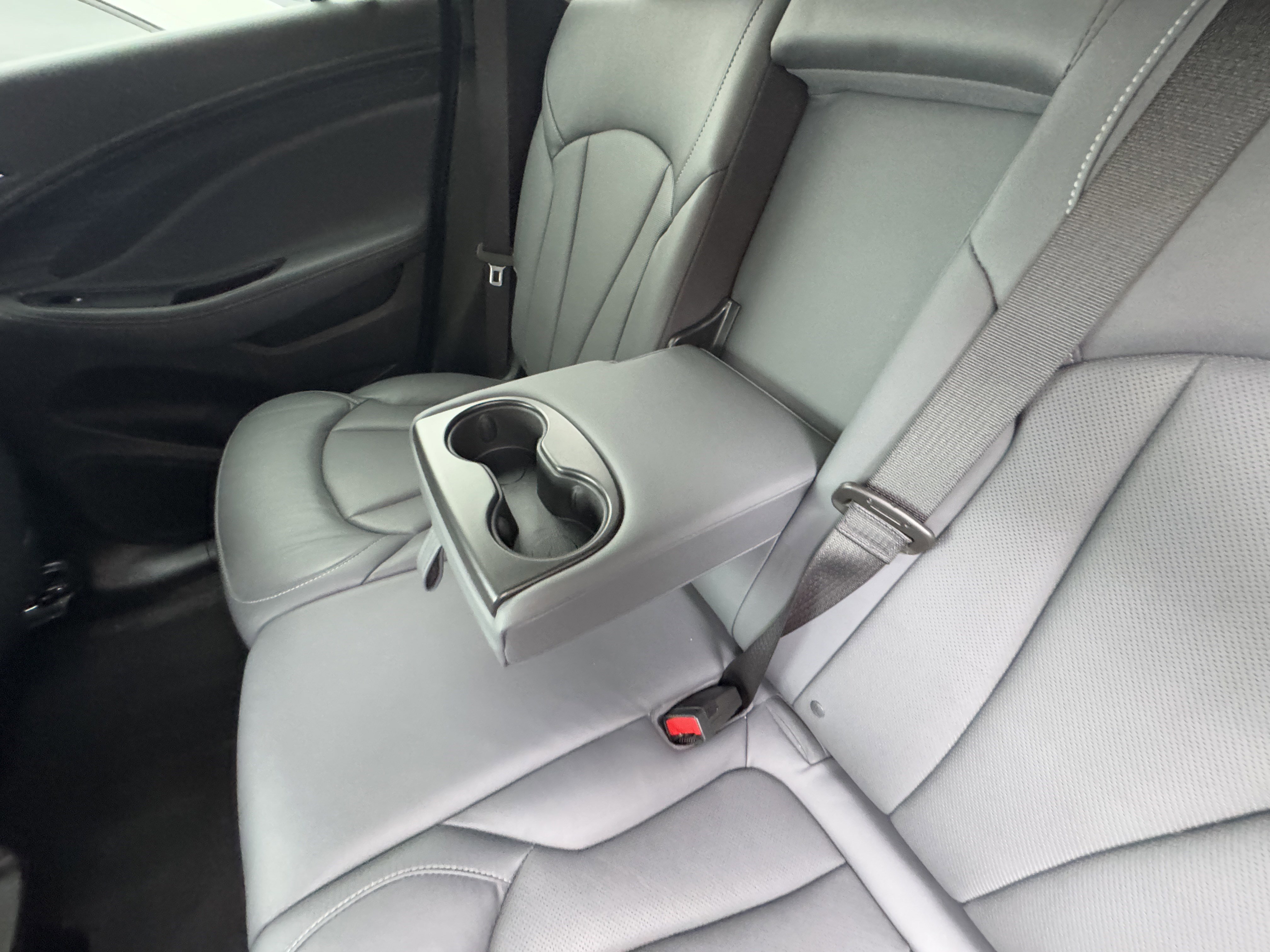 Used 2020 Buick Envision Essence image 18