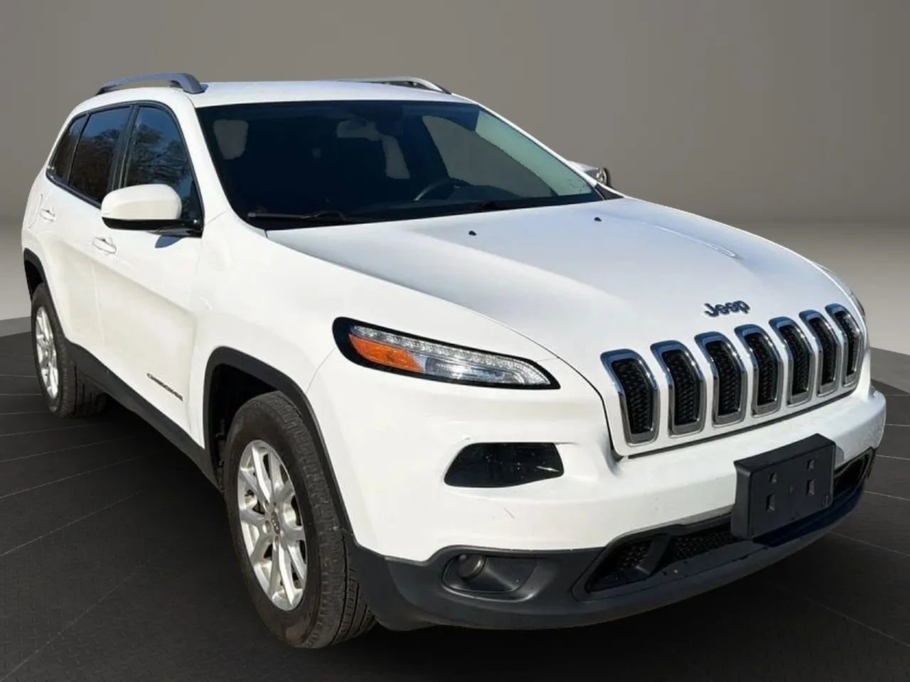 Used 2016 Jeep Cherokee Latitude w/ Cold Weather Group AWD/4WD image 18