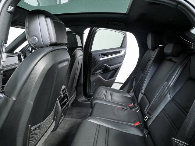 Certified 2024 Porsche Cayenne AWD image 23