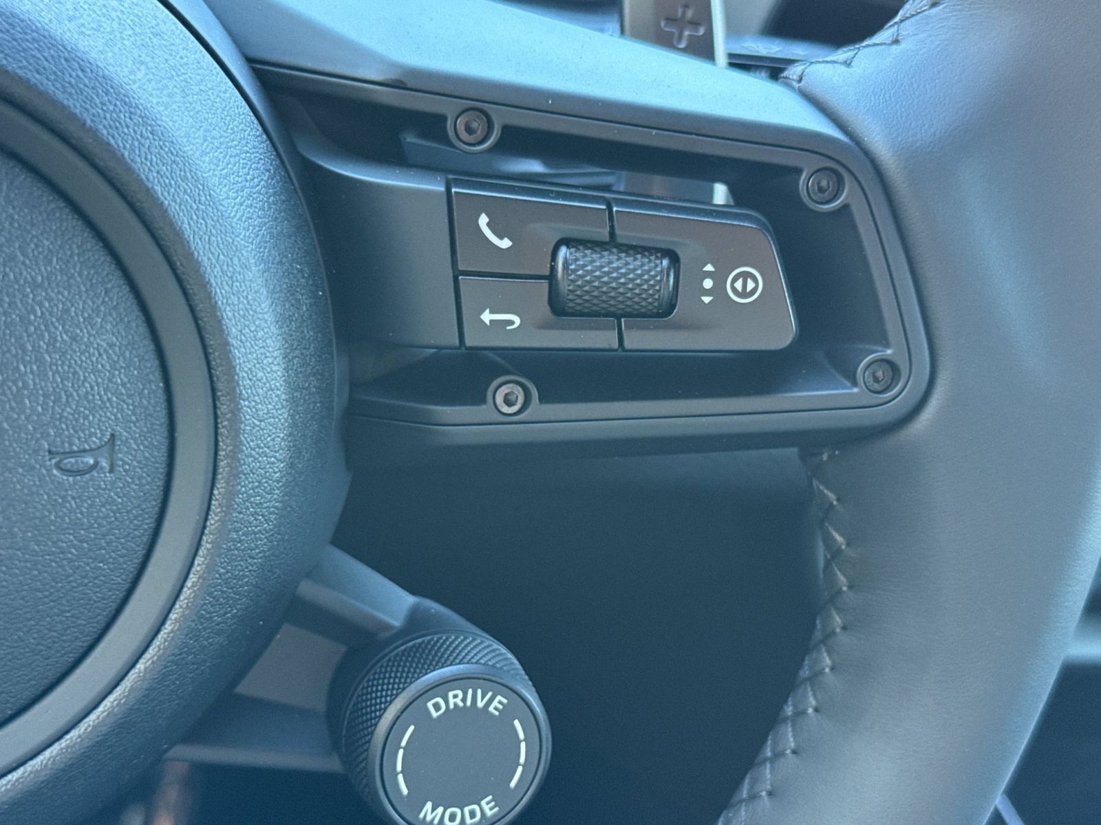 Certified 2026 Porsche Cayenne AWD/4WD image 30