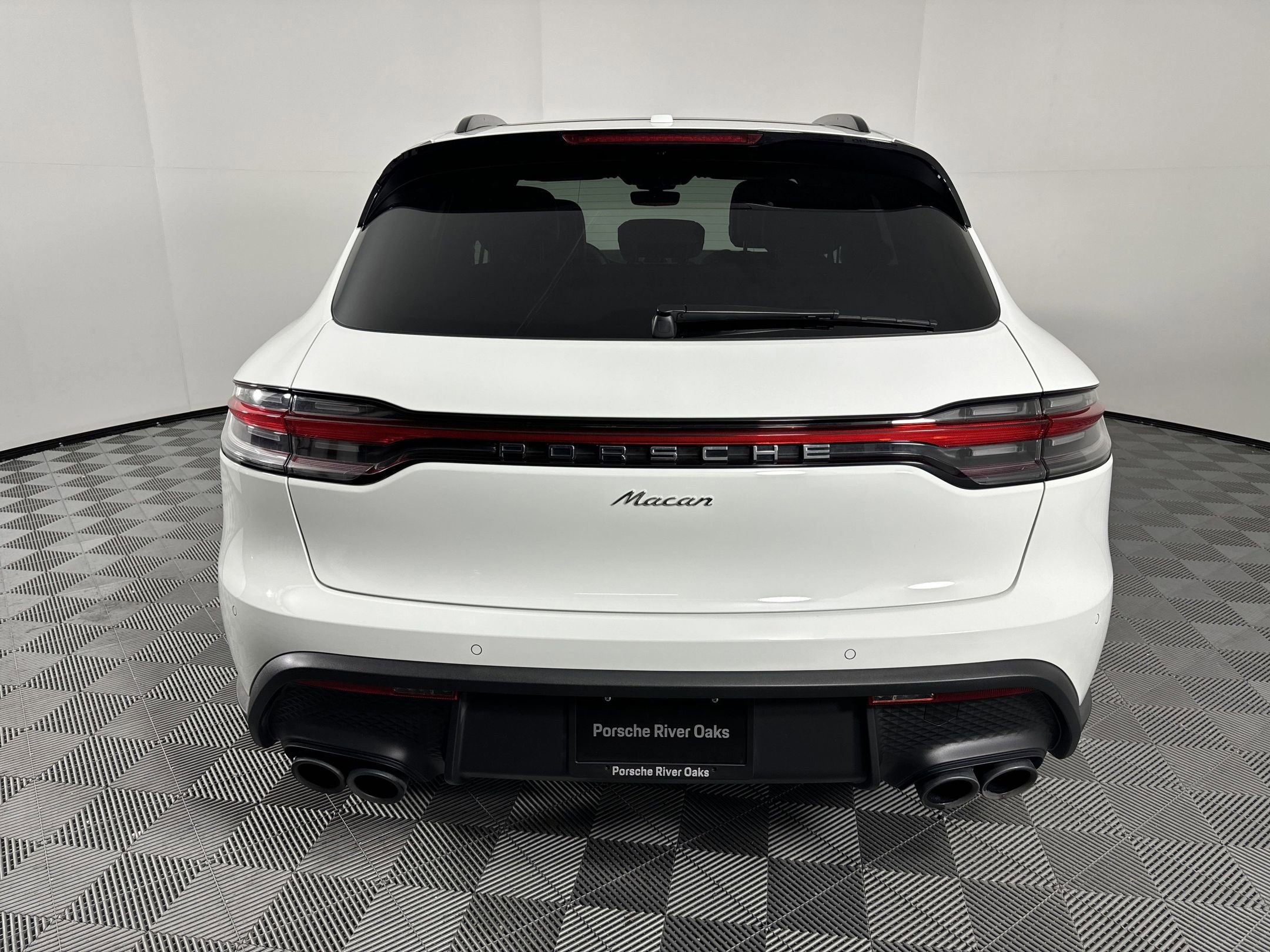 Certified 2025 Porsche Macan image 10