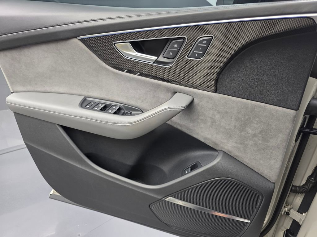 Used 2021 Audi SQ8 Prestige image 25