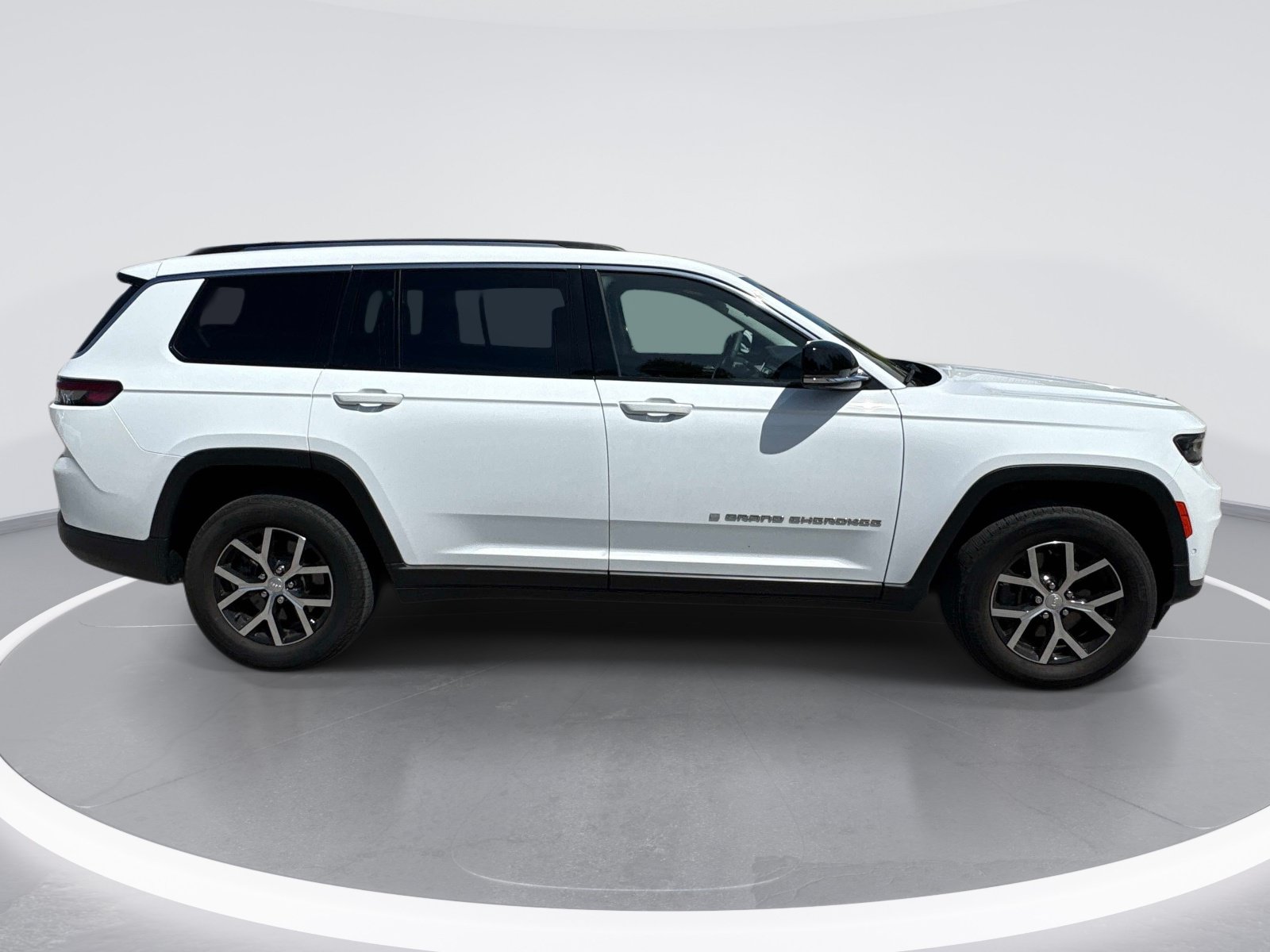 Used 2023 Jeep Grand Cherokee L Limited w/ Luxury Tech Group II AWD/4WD image 9