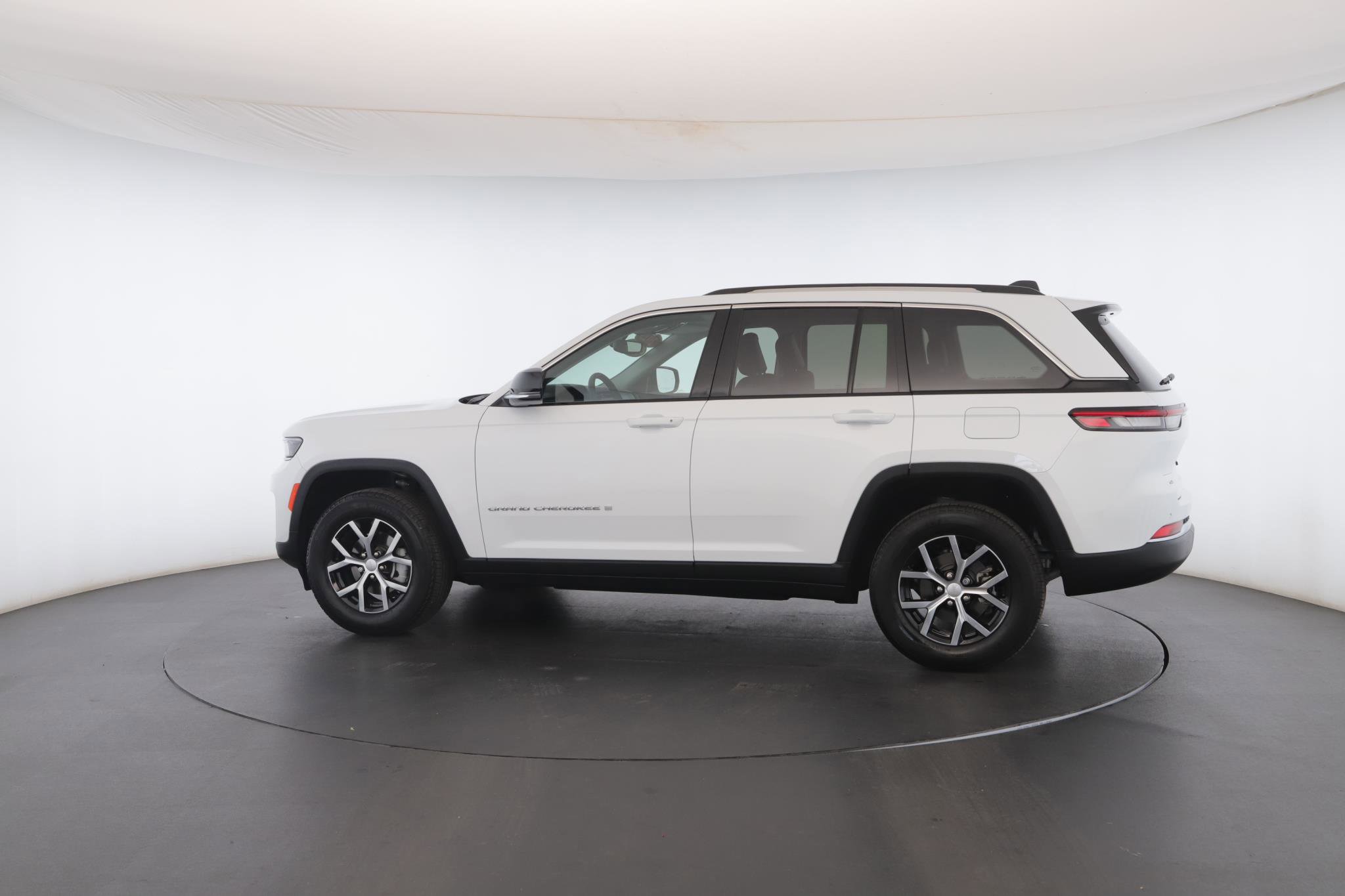 Used 2023 Jeep Grand Cherokee Limited w/ Trailer Tow Prep Group (B) image 22