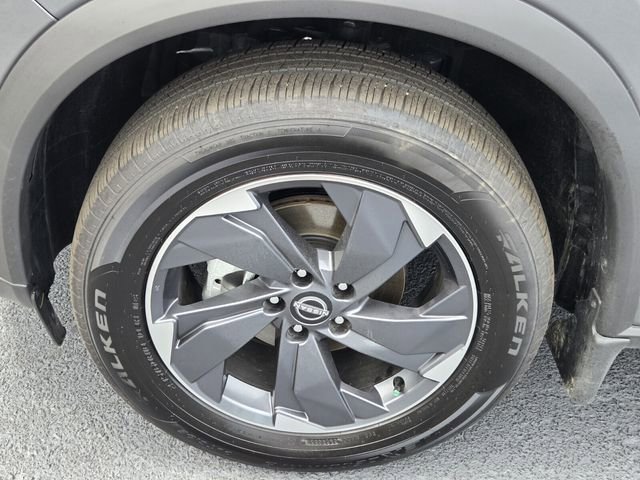 Used 2025 Nissan Rogue SV FWD image 16