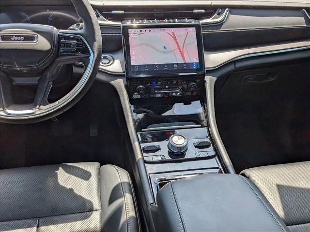 Used 2025 Jeep Grand Cherokee Overland w/ Luxury Tech Group IV AWD/4WD image 18