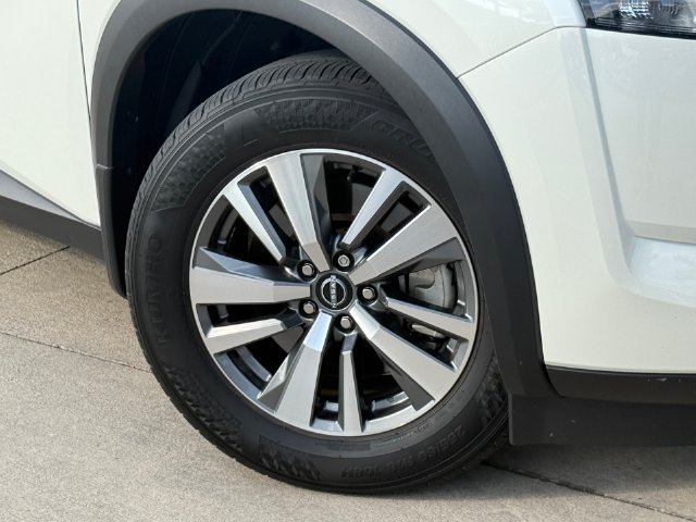 Used 2024 Nissan Pathfinder SL w/ Lighting Package (N92) AWD/4WD image 2