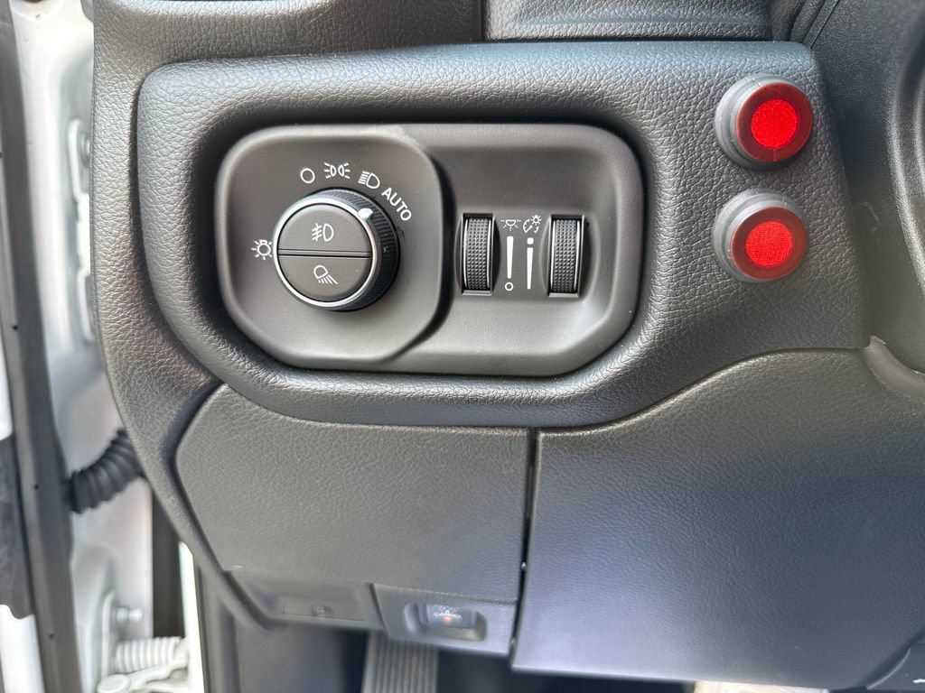Used 2025 RAM 2500 Laramie AWD/4WD image 23