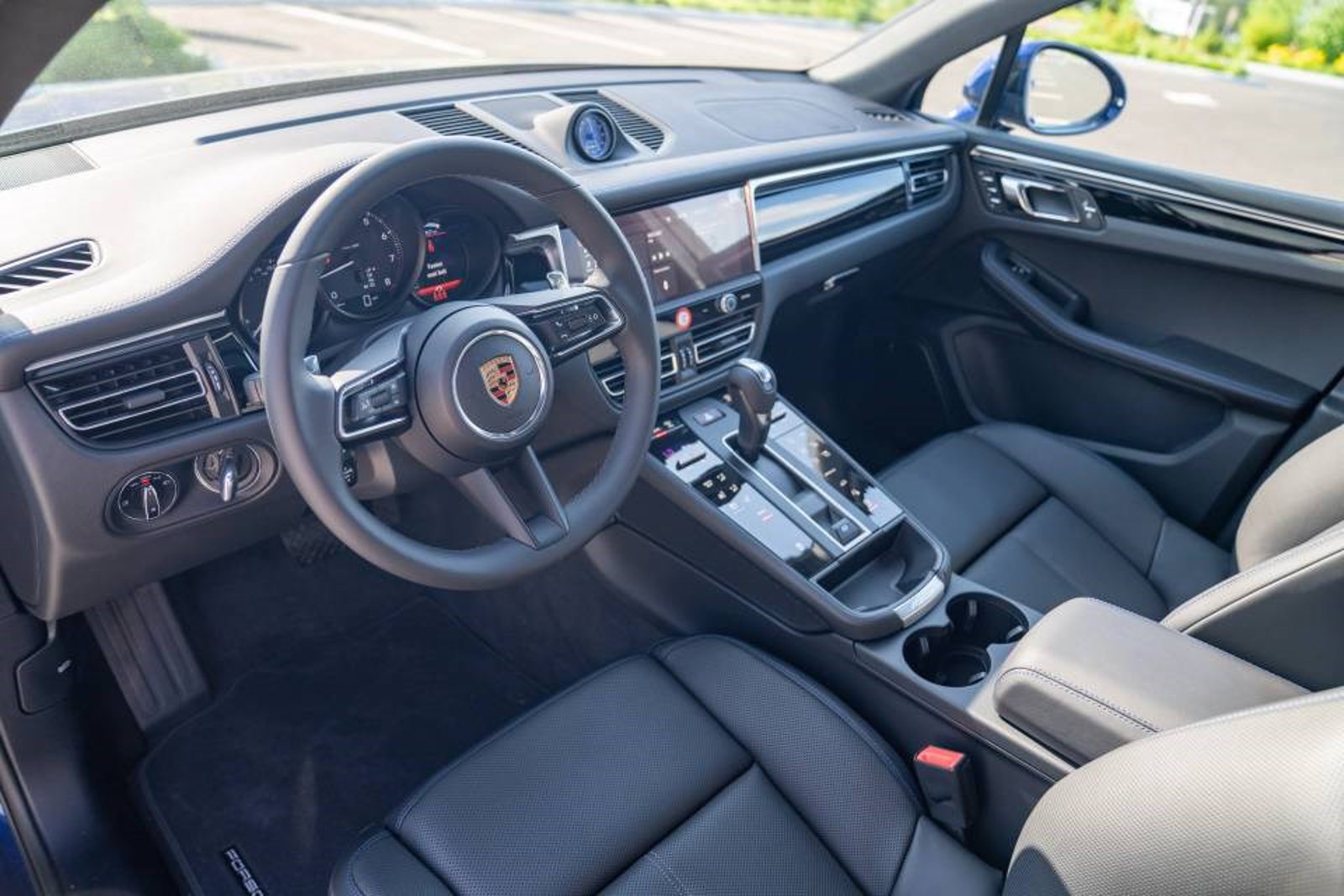 New 2026 Porsche Macan AWD/4WD image 4
