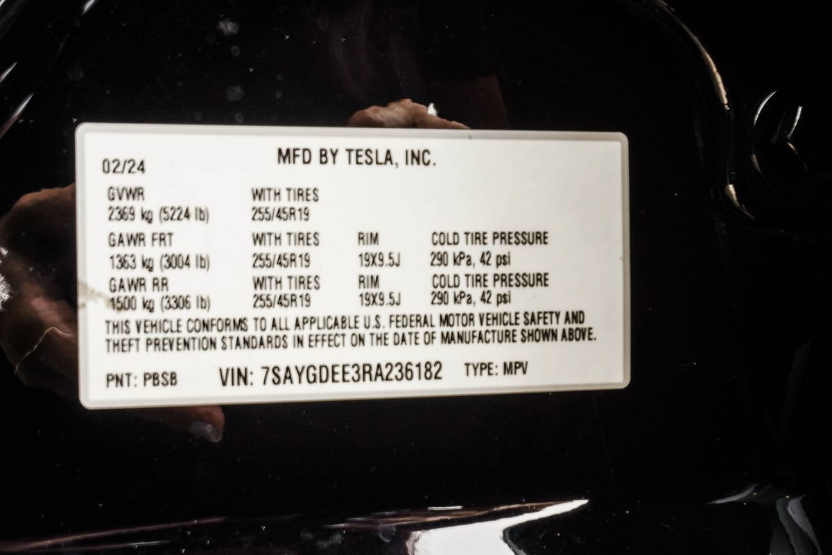 Used 2024 Tesla Model Y Long Range AWD/4WD image 35