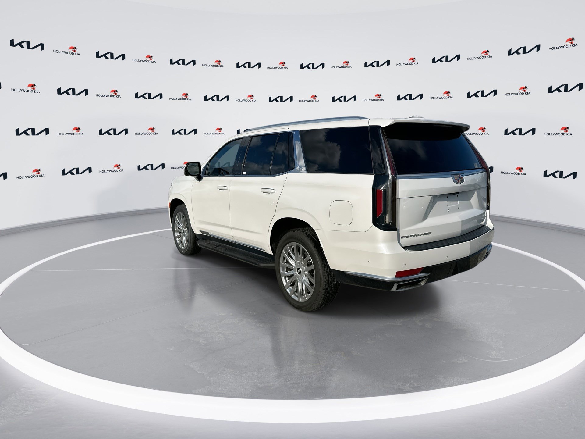 Used 2021 Cadillac Escalade Premium Luxury w/ Performance Package AWD/4WD image 6