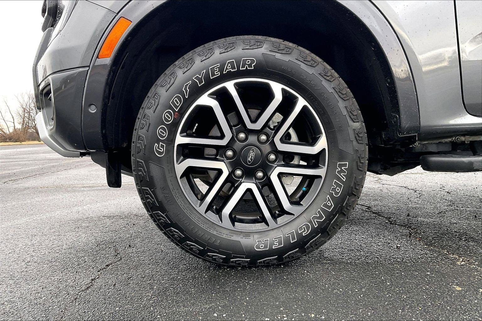 Used 2024 Ford Ranger Lariat w/ FX4 Off-Road Package image 9