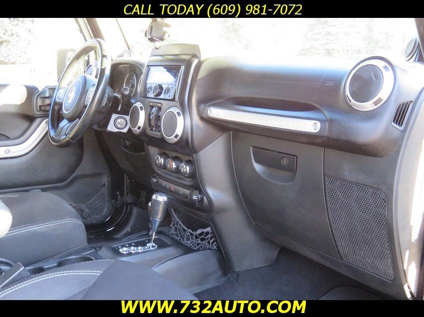 Used 2014 Jeep Wrangler Unlimited Sahara image 6