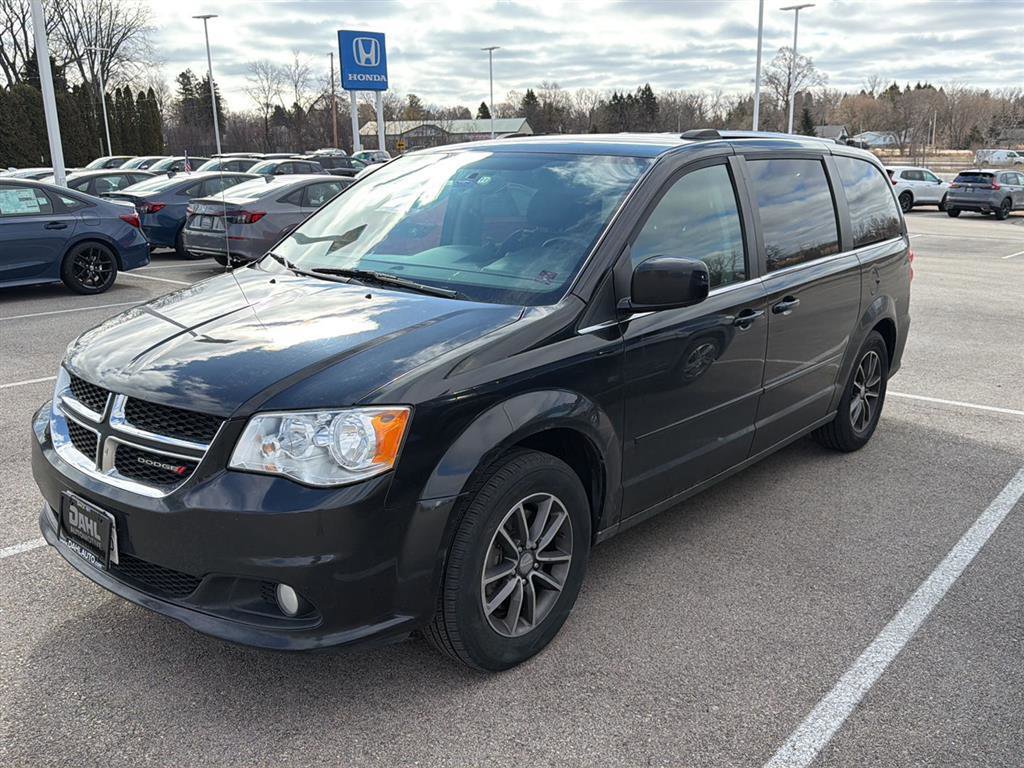 Used 2017 Dodge Grand Caravan SXT image 21