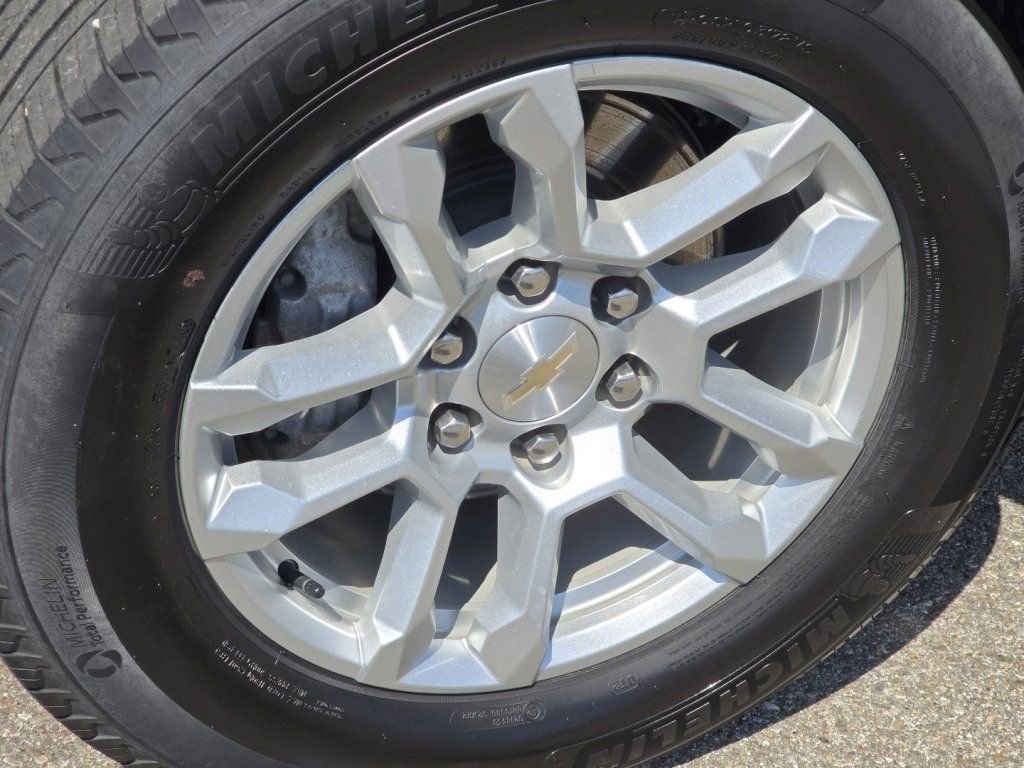 Used 2023 Chevrolet Silverado 1500 LT AWD/4WD image 9