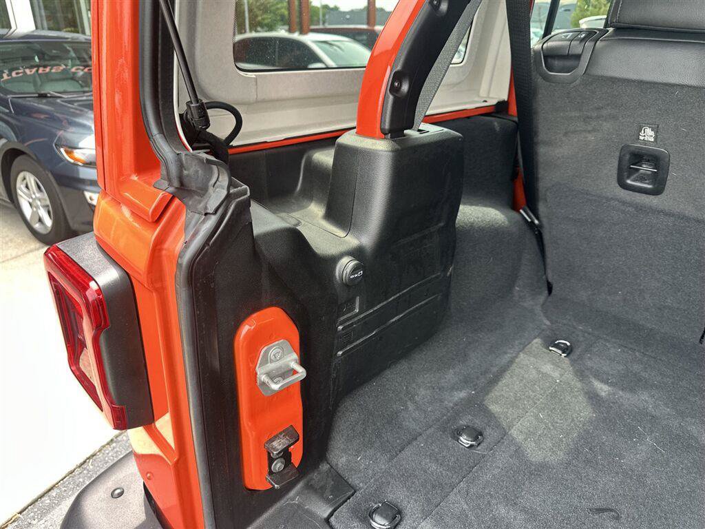 Used 2023 Jeep Wrangler Unlimited Rubicon 392 AWD/4WD image 20