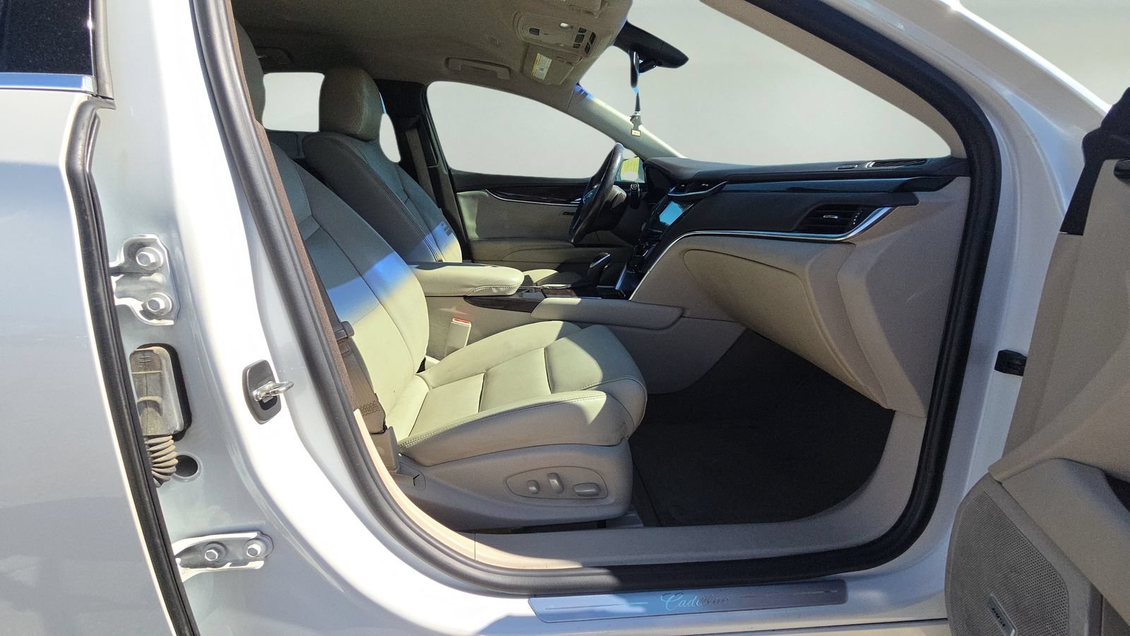 Used 2016 Cadillac XTS Luxury FWD image 13