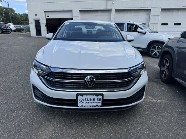 Used 2023 Volkswagen Jetta SE w/ Black Wheel Package FWD image 2