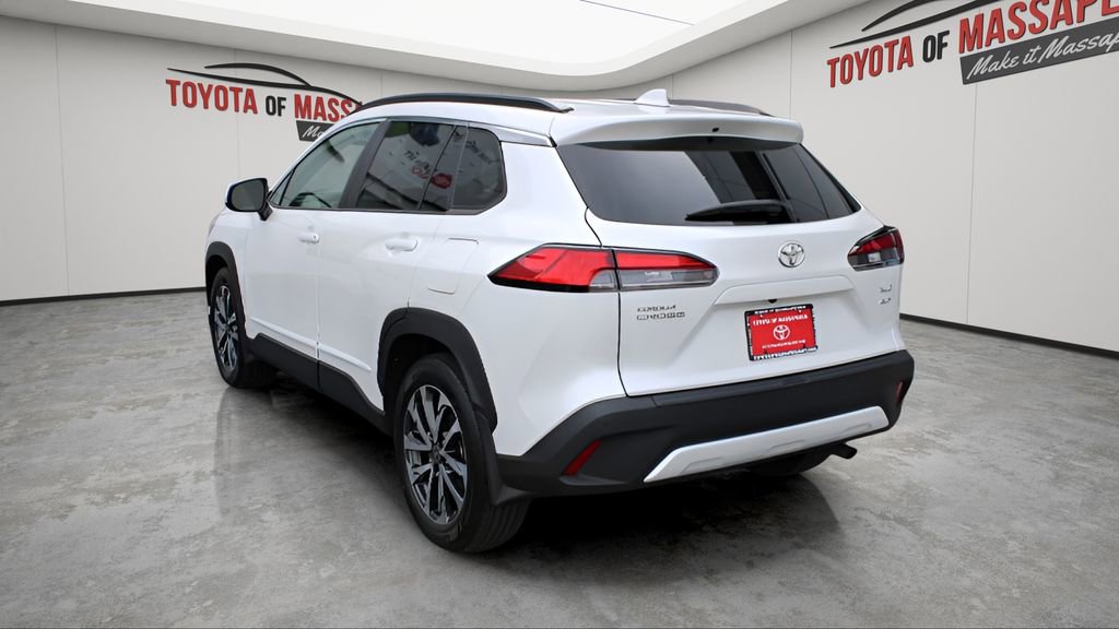 Used 2023 Toyota Corolla Cross XLE w/ Convenience Package image 3