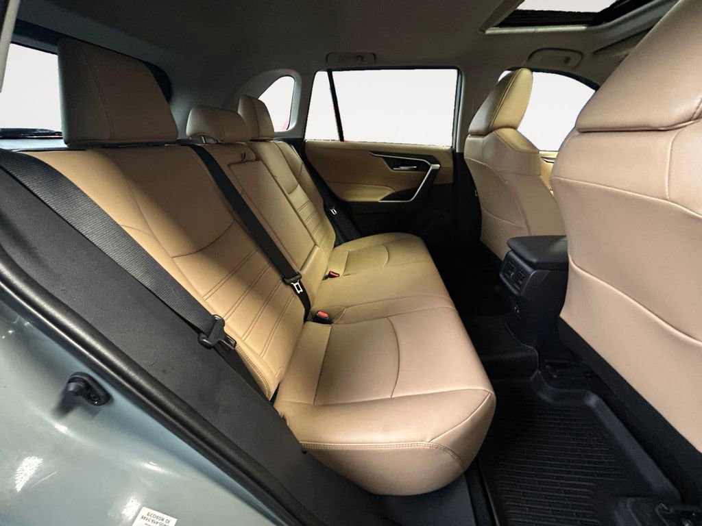 Used 2020 Toyota RAV4 XLE Premium image 12