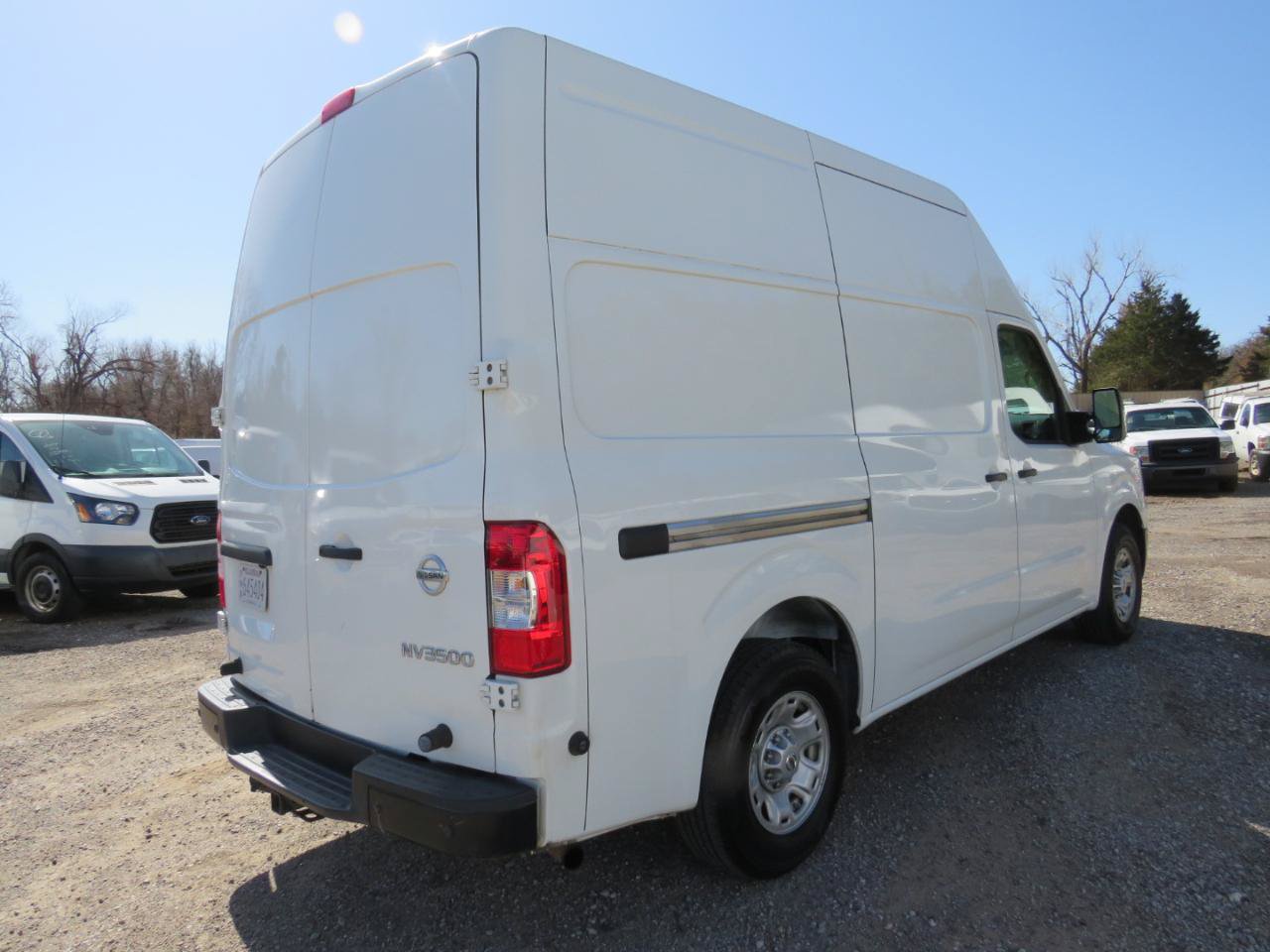 Used 2017 Nissan NV 3500 SV RWD image 4