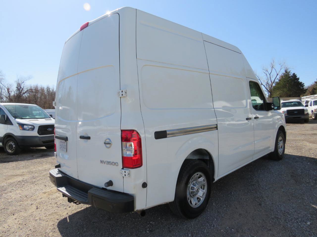 Used 2017 Nissan NV 3500 SV RWD image 4