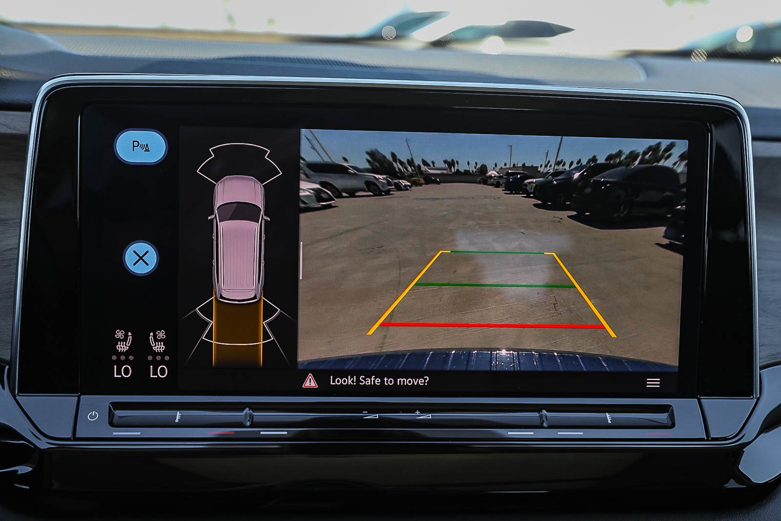 Used 2024 Volkswagen Atlas SE image 23