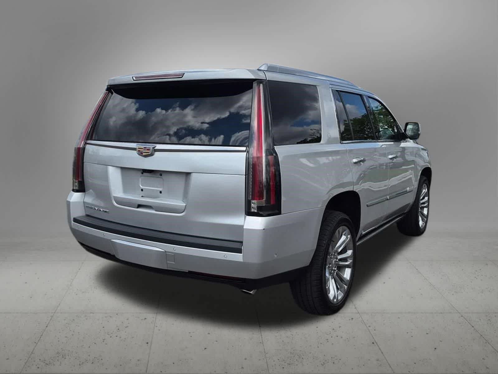 Used 2019 Cadillac Escalade Premium Luxury w/ LPO, Radiant Package AWD/4WD image 6