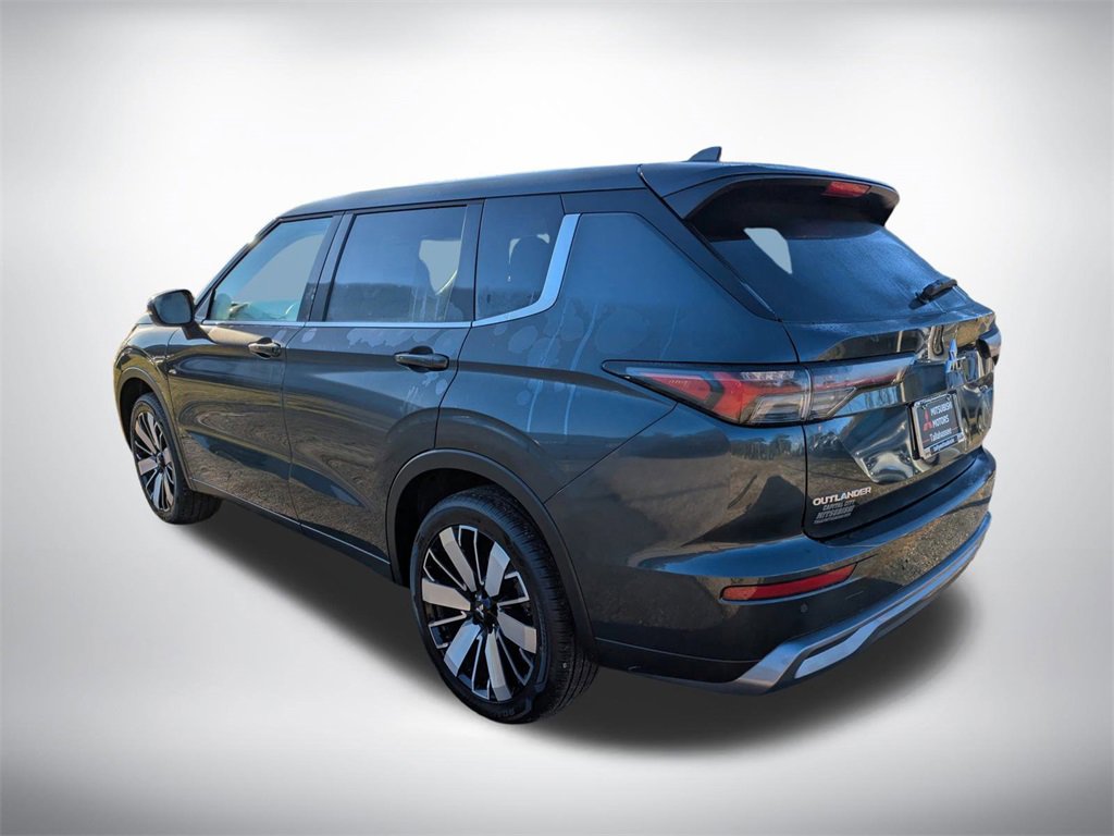 New 2025 Mitsubishi Outlander SE image 6