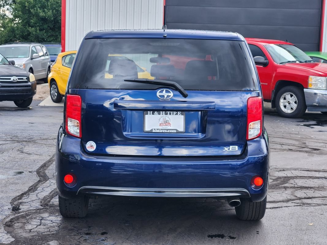 Used 2014 Scion xB FWD image 8