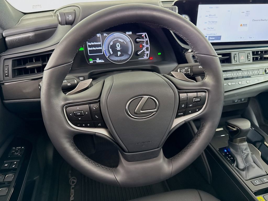 Used 2025 Lexus ES 300h w/ Premium Package image 11