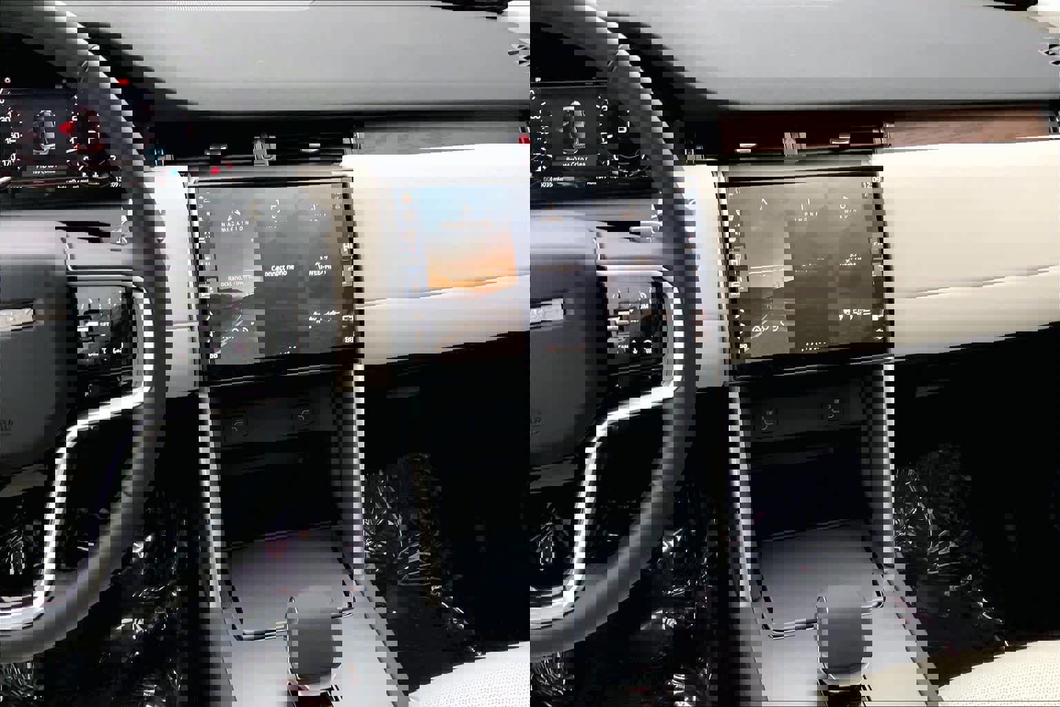 Used 2025 Land Rover Discovery Sport S image 7