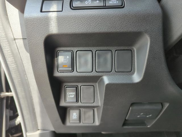 Certified 2025 Nissan Frontier SV image 36