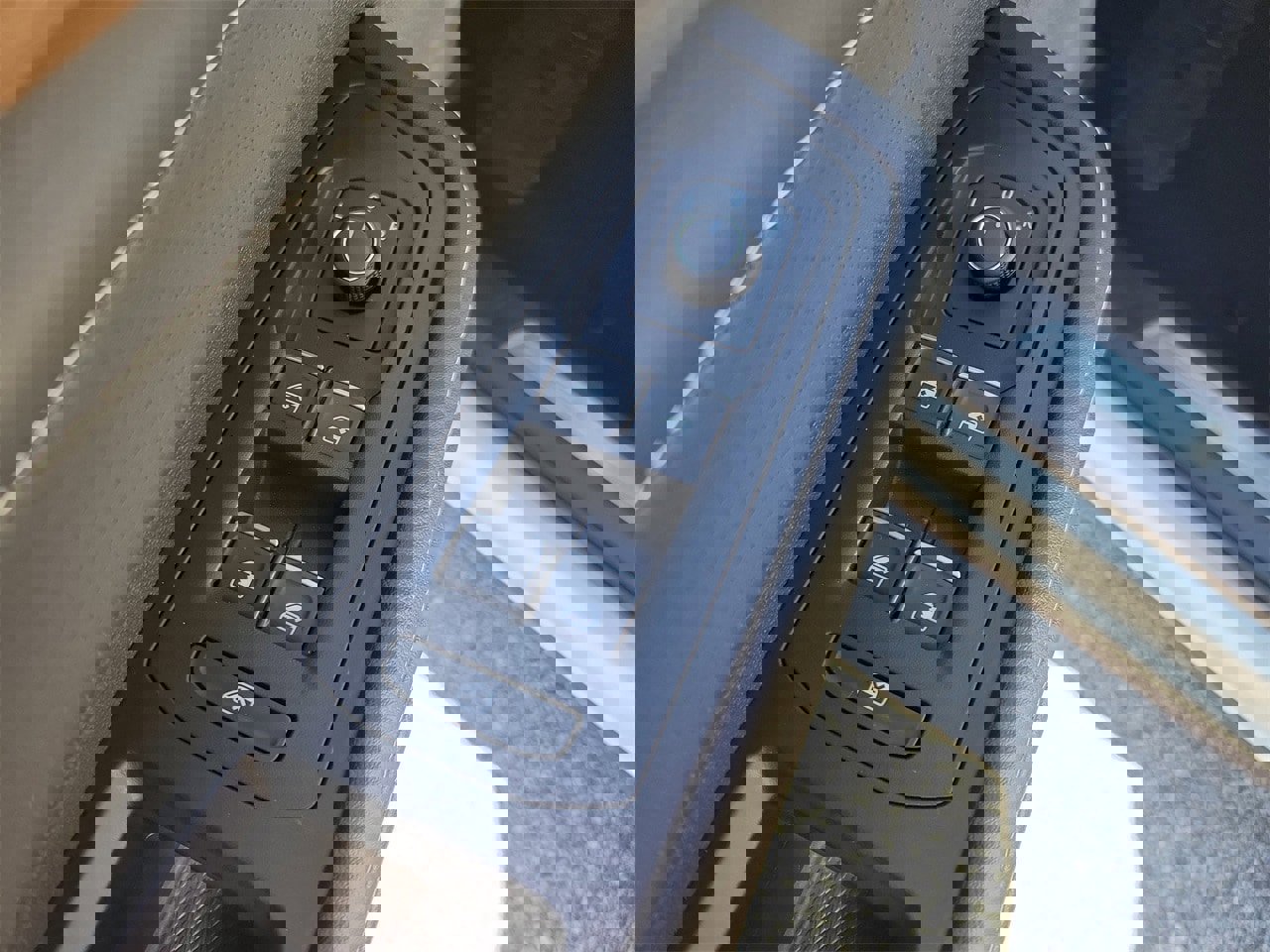 Used 2025 Volkswagen Atlas SE image 15