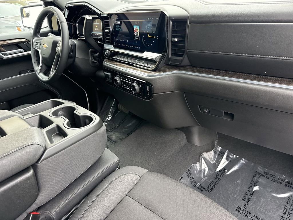 Used 2025 Chevrolet Silverado 1500 LT image 26