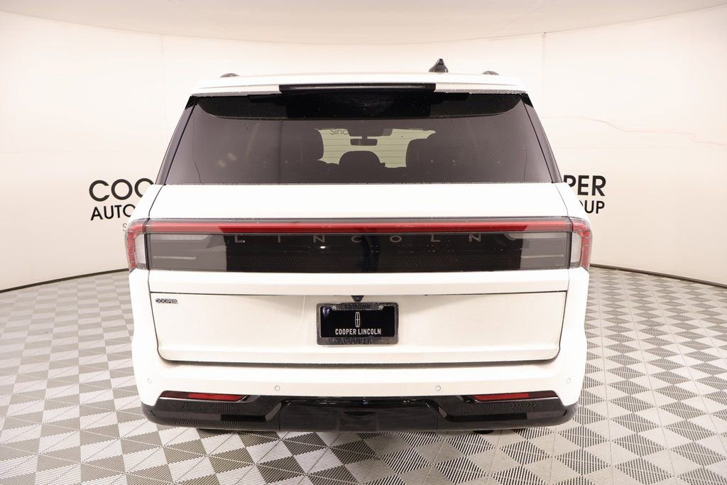 New 2025 Lincoln Navigator Reserve w/ Jet Appearance Package image 25
