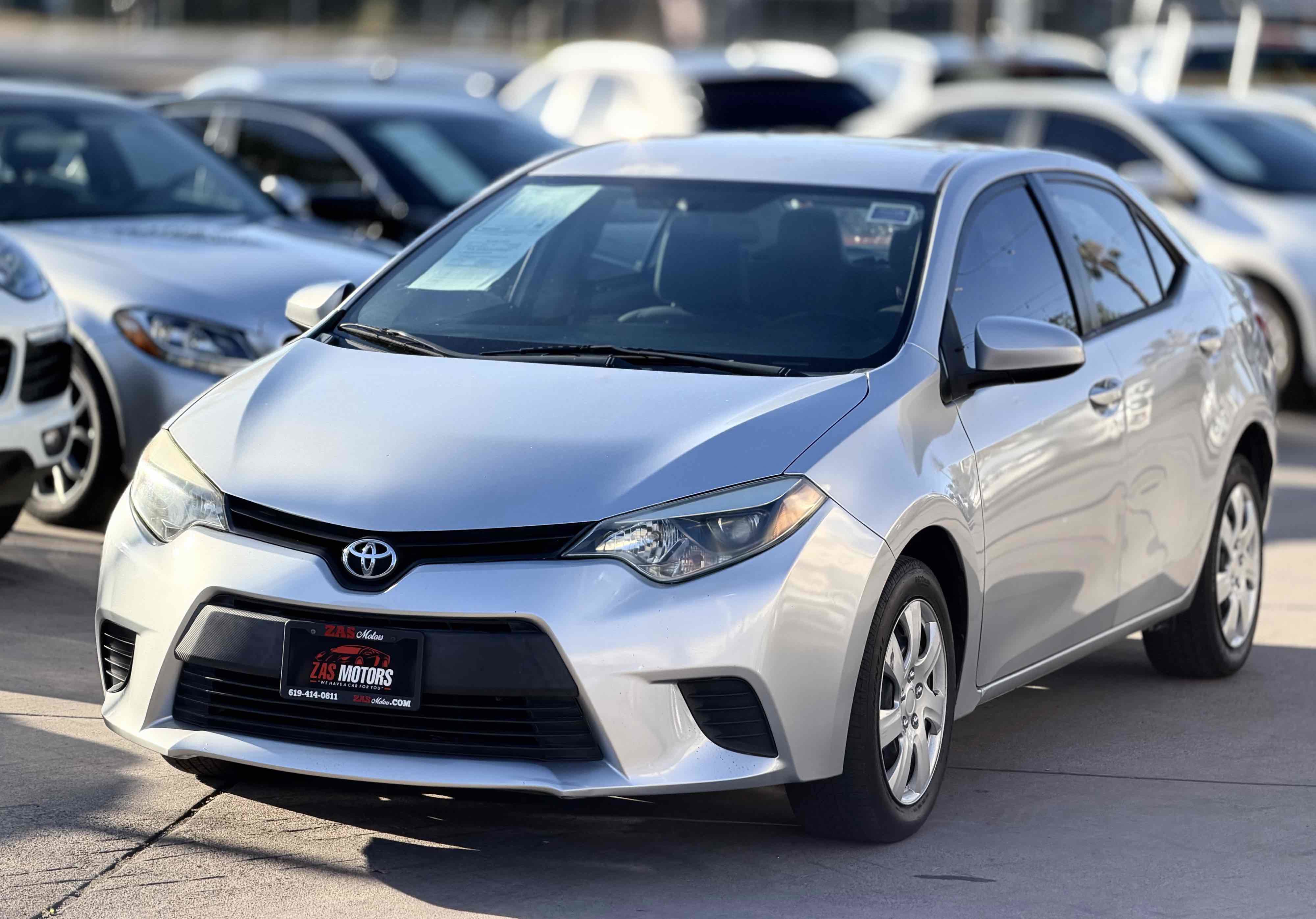 Used 2015 Toyota Corolla LE FWD image 3