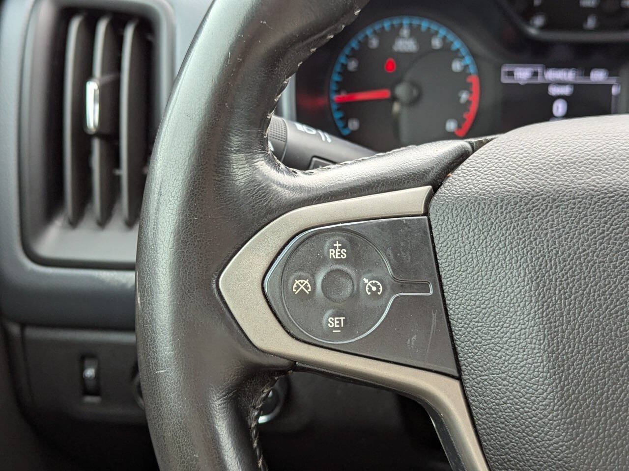 Used 2015 Chevrolet Colorado Z71 AWD/4WD image 24