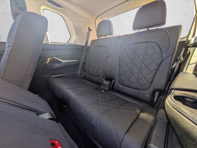 Certified 2023 BMW X7 xDrive40i w/ Premium Package image 16