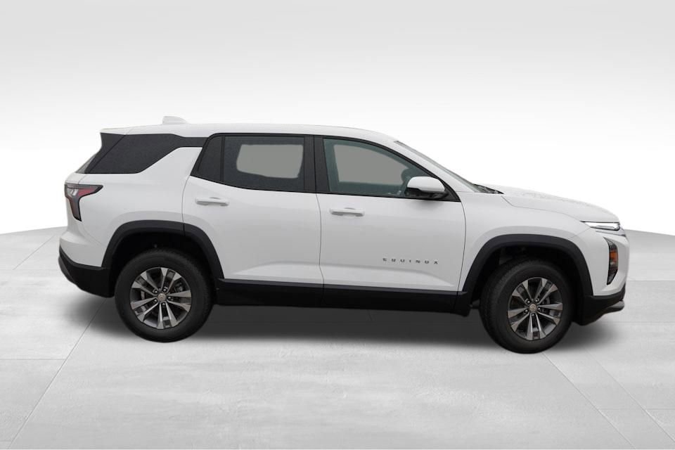 New 2026 Chevrolet Equinox LT w/ Safety and Technology Package image 2