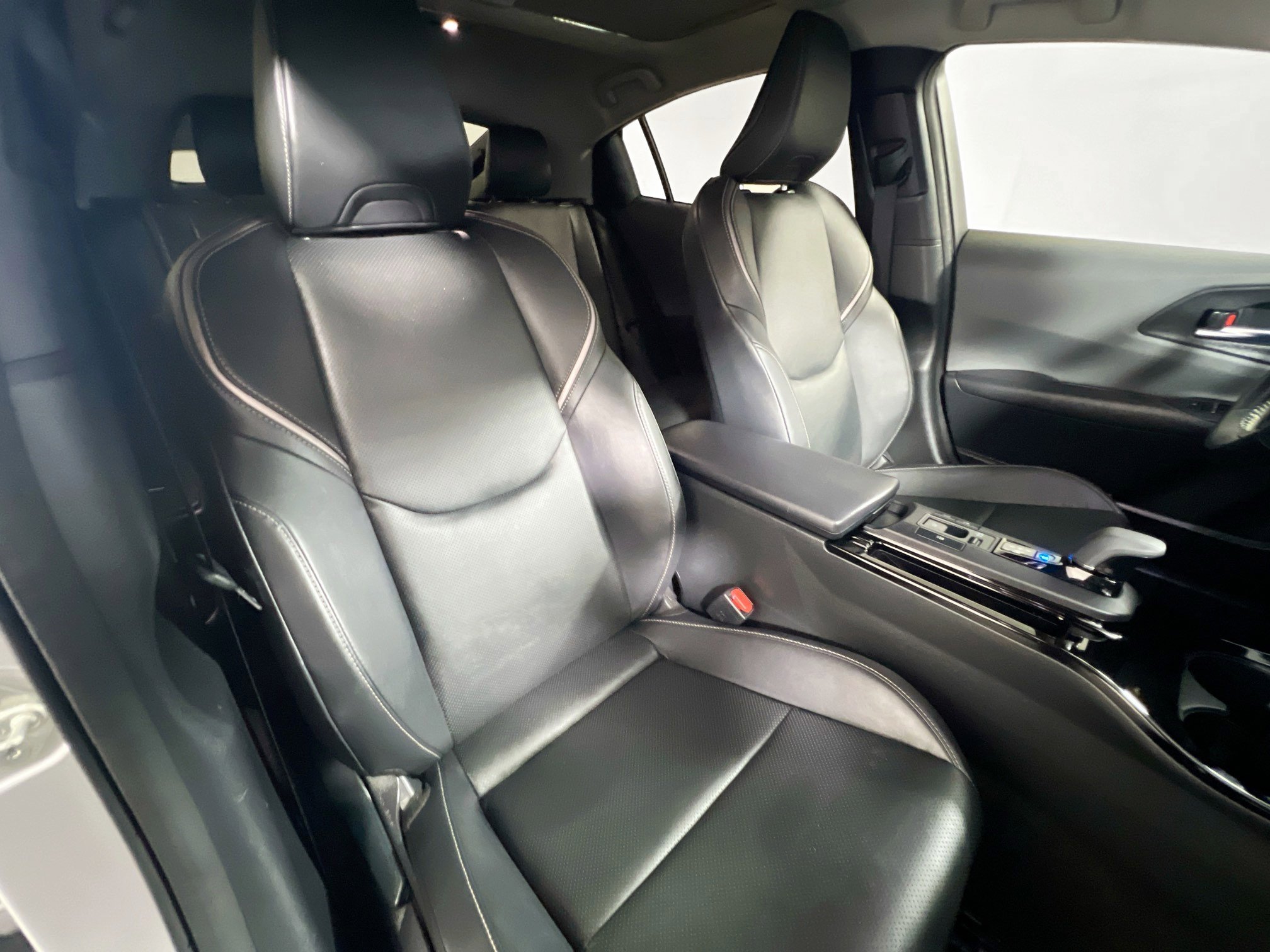Used 2024 Toyota Prius Limited FWD image 32