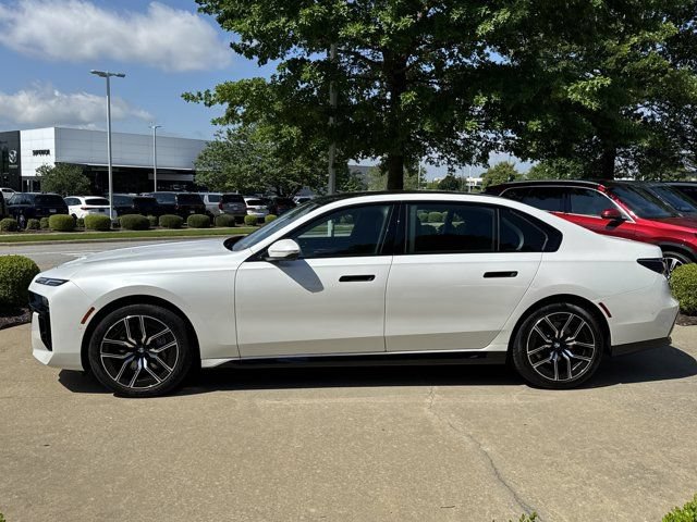 Used 2025 BMW 740i xDrive AWD/4WD image 2