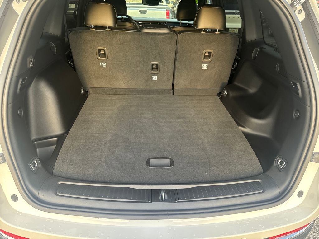 Used 2024 Jeep Grand Cherokee Limited image 23