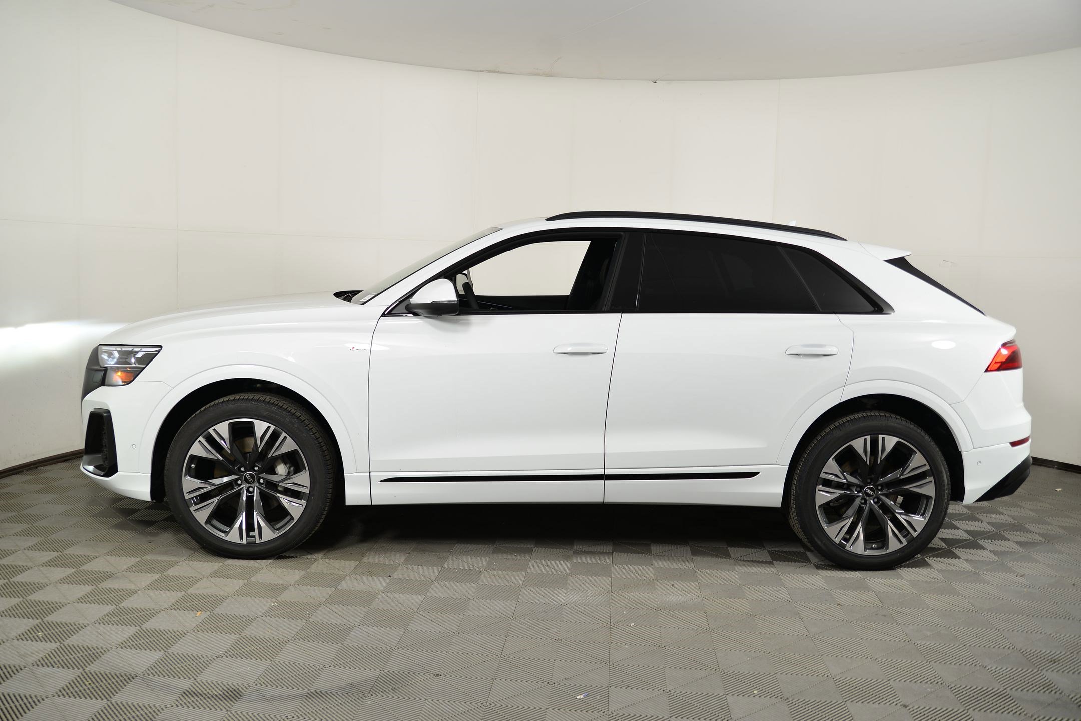 New 2026 Audi Q8 Premium Plus image 2