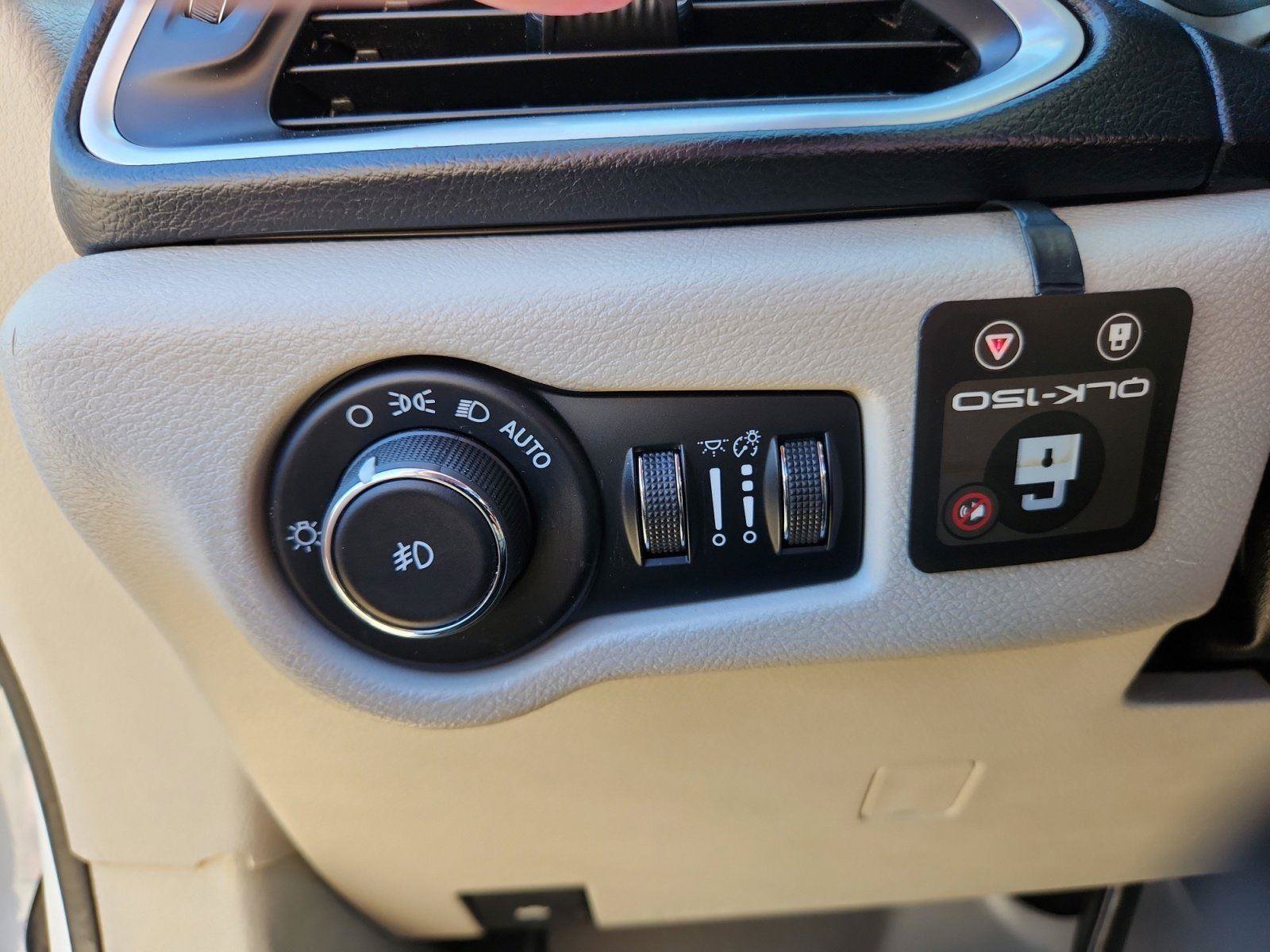 Used 2018 Chrysler Pacifica Touring-L Plus FWD image 20